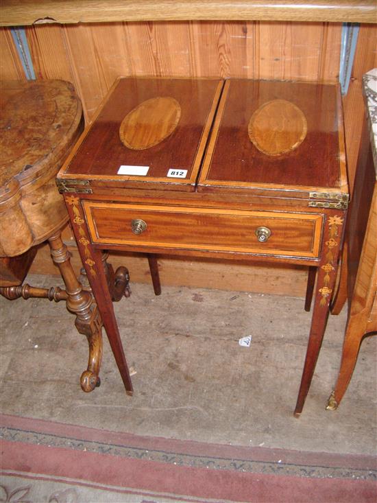 Inlaid mahogany work table with left up top